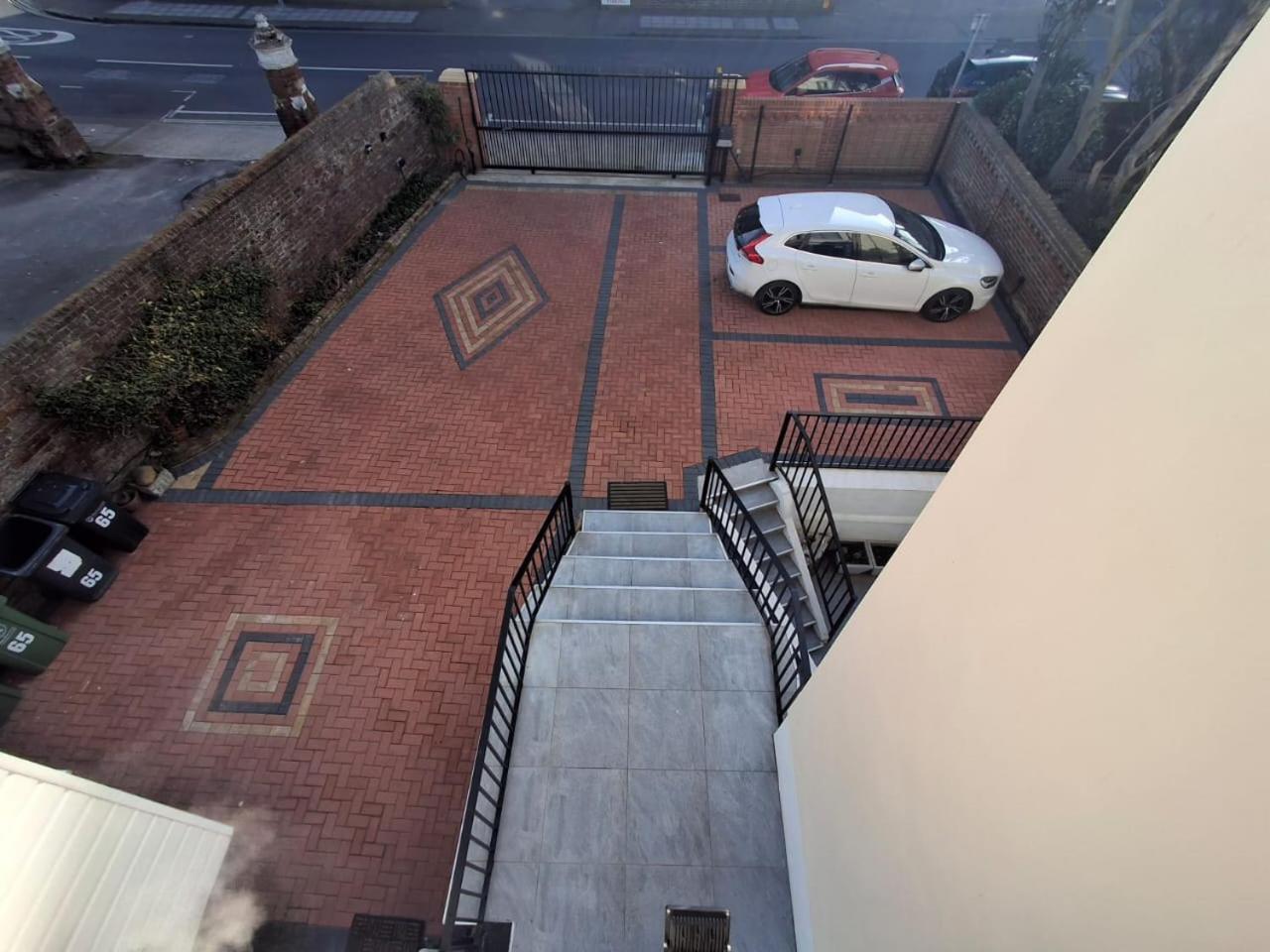 Inn By The Sea, Portsmouth - En Suite Rooms With Or Without Sea View, Onsite Ev 22Kw Exterior photo